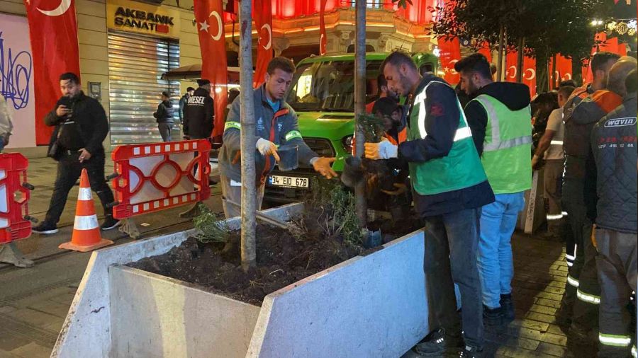 Beton sakslar stiklal Caddesi'nden kaldrlyor