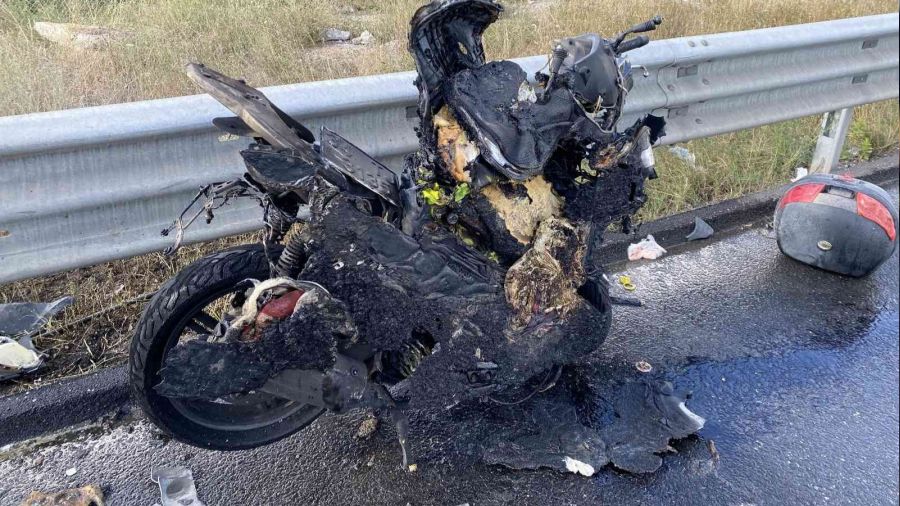 Beykoz'da minibüse çarpan motosiklet patladı