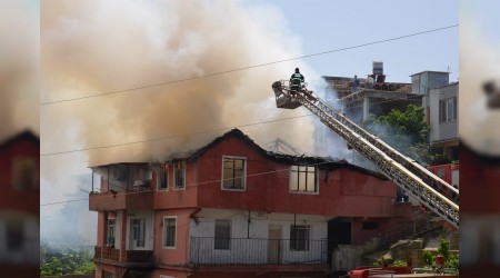 Bunalıma girdi evlerini yaktı