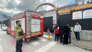 Bursa'da 4 renci kapanan okulda mahsur kald