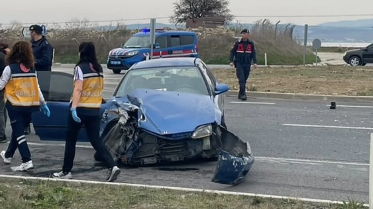 anakkale'de iki ara arpt: 7 yaral