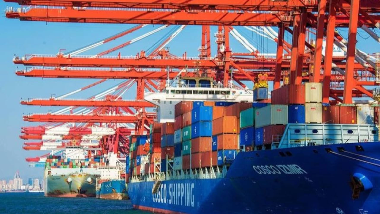 Çin, 3.6 trilyon dolar ile dünya ihracat sıralamasında birinci, 2.7 trilyon dolar ile dünya ithalat sıralamasında ikinci konumda