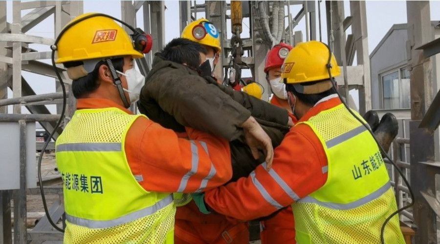 Çin'de mahsur kalan 22 madenciden 11'i kurtarıldı