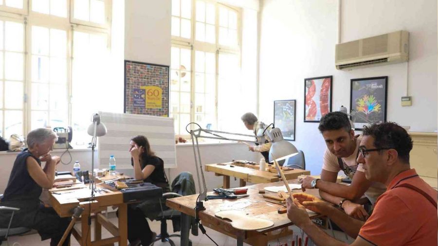 DEÜ, çalgı yapım ustalarını İzmir'de buluşturdu