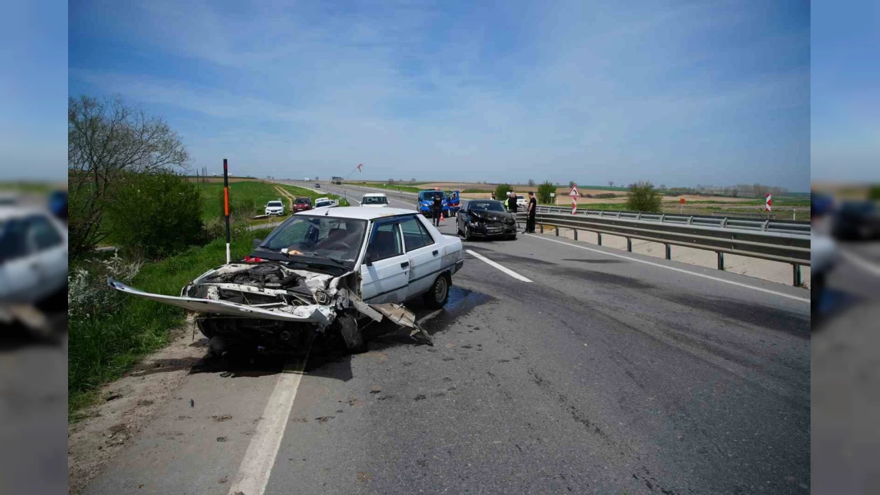 Edirne'de iki otomobil çarpıştı: 1 yaralı