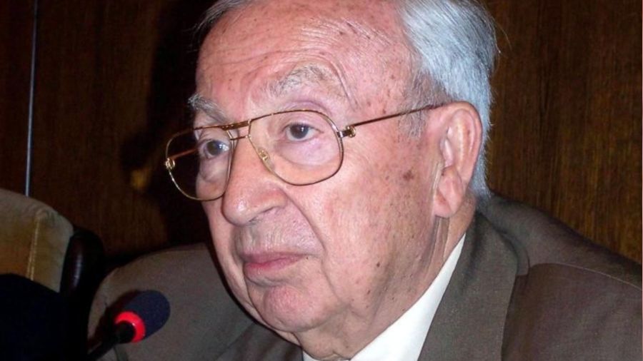 Eski Dışişleri Bakanı İlter Türkmen vefat etti