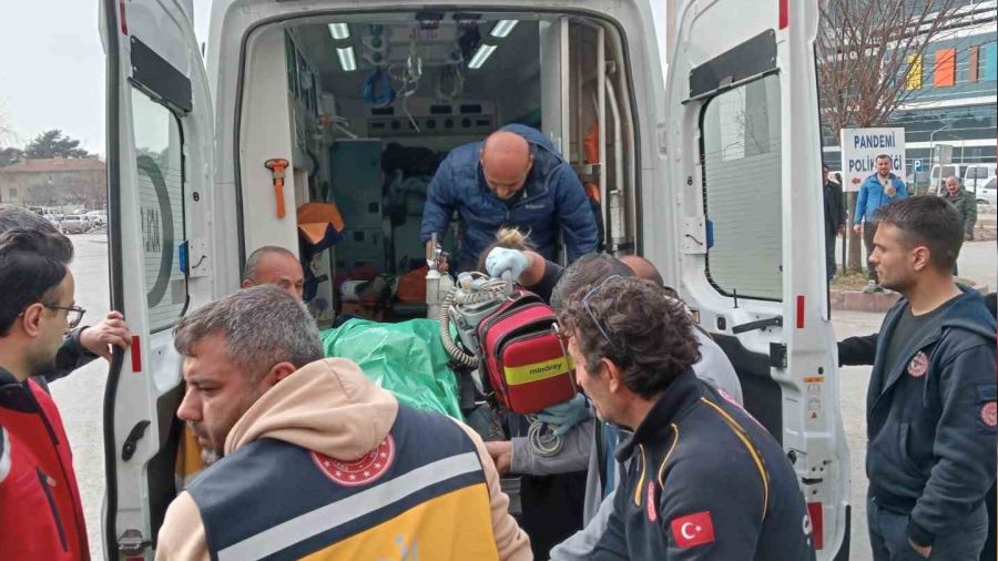 Eşya almaya çıkıp enkazda kaldılar