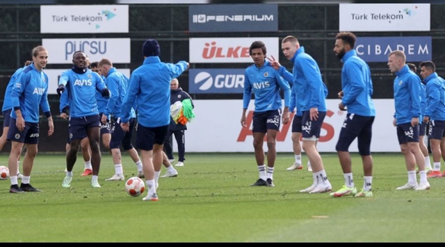 Fenerbahçe 4 eksikle çalıştı