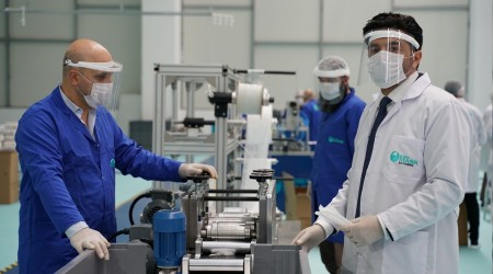 Günde 2.5 milyon maske üretiyor