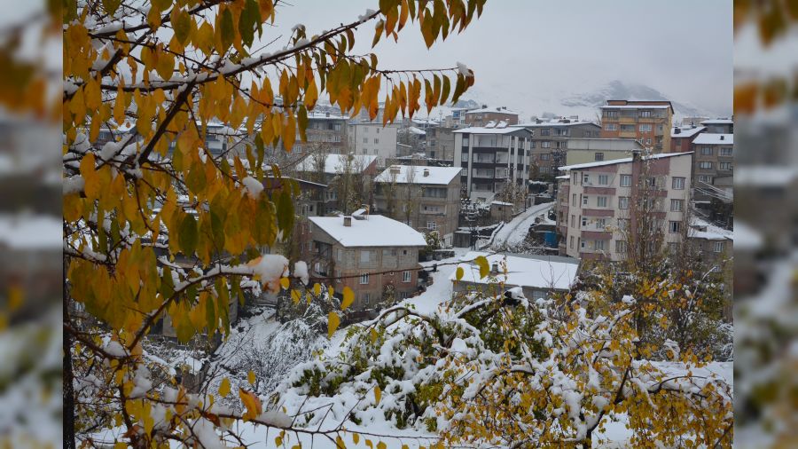 Hakkari'de yollar ulama kapand