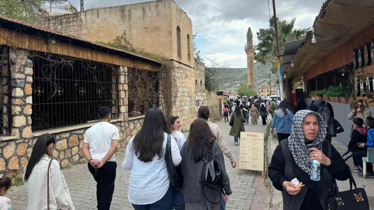 Halfeti, bayram tatilinde ziyaretçi akınına uğradı