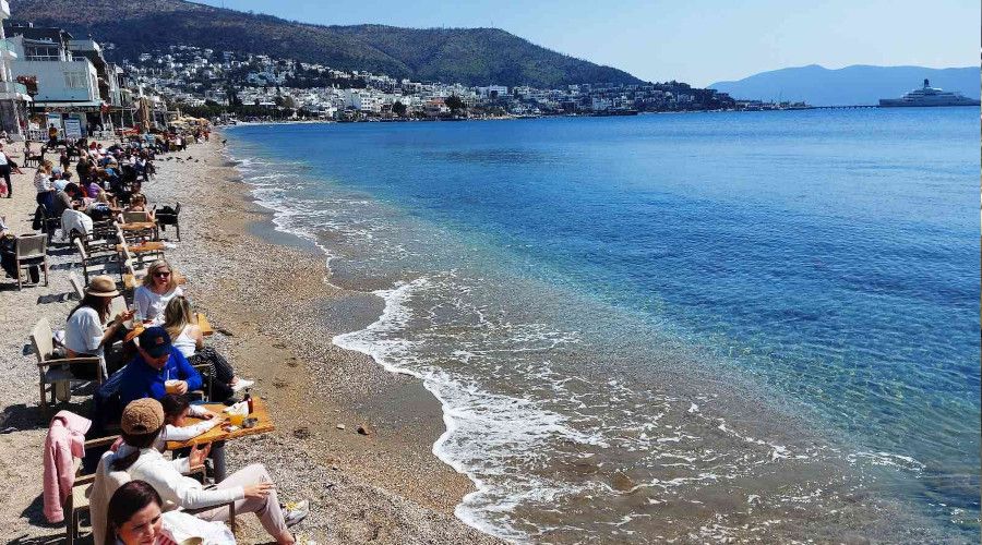 Hava sıcaklığı 25 dereceye ulaştı, sahiller doldu taştı