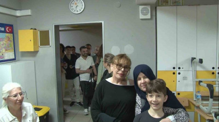 İlk sandığa gidenlerden biri de Sezen Aksu