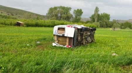 Isparta'da minibs devrildi: 1 l, 5 yaral