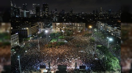İsrail'de binlerce kişi hükümeti protesto etti