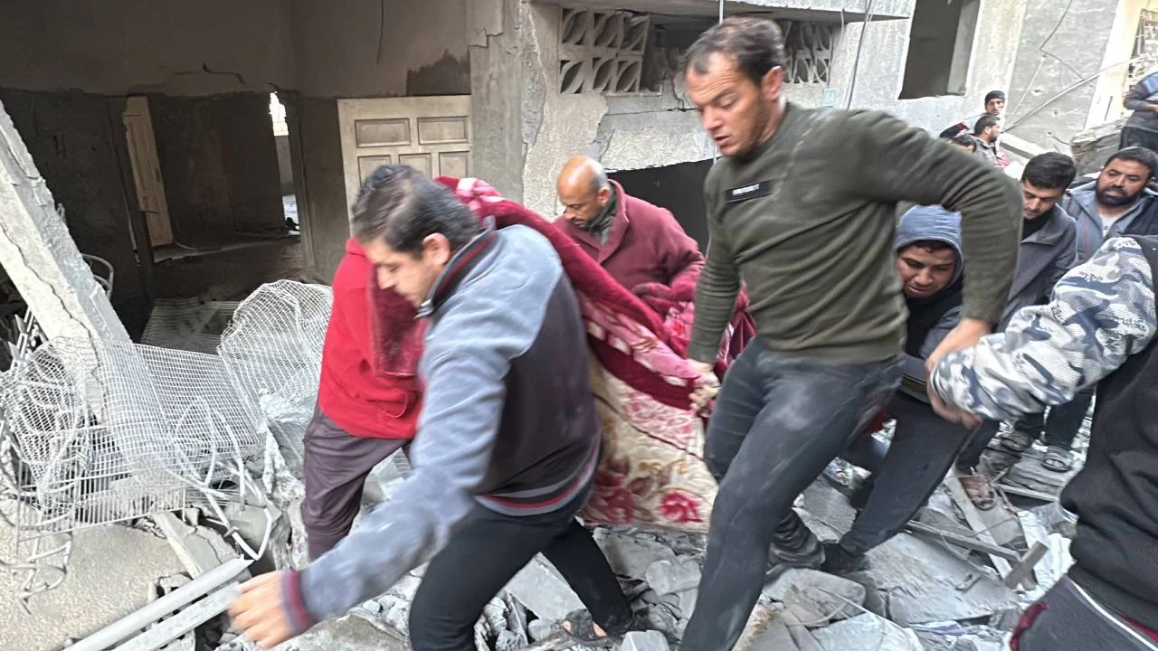 İsrail'in Cibaliye'de düzenlediği saldırıda en az 100 kişi öldü