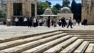 srailli gasplar, "Ro Haanah Bayram" bahanesiyle Mescid-i Aksa'ya baskn dzenledi