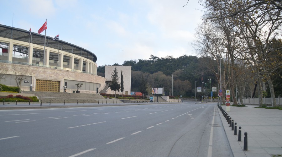 İstanbul’un meydanları boş kaldı
