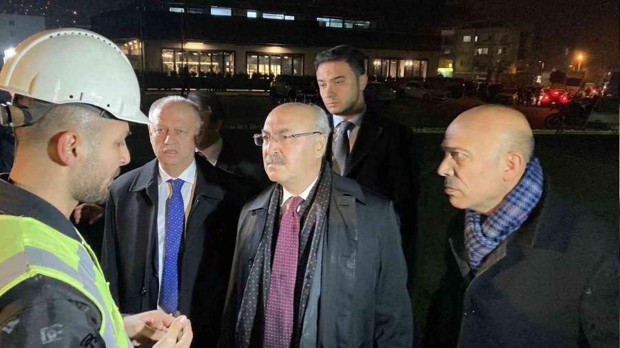 İzmir Valisi: 'Şuan 4 vefat eden vatandaşımızın olduğu kesin'