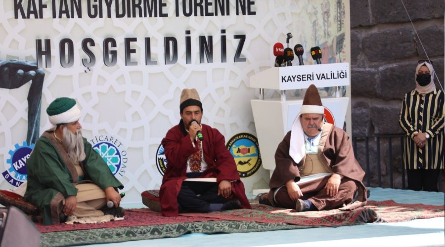 Kayseri'de yln ahileri kaftanlarn giydi