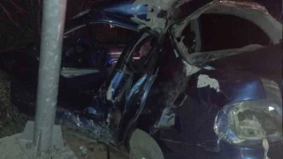 Konya'da oomobil tabelalara çarptı: 1 ölü