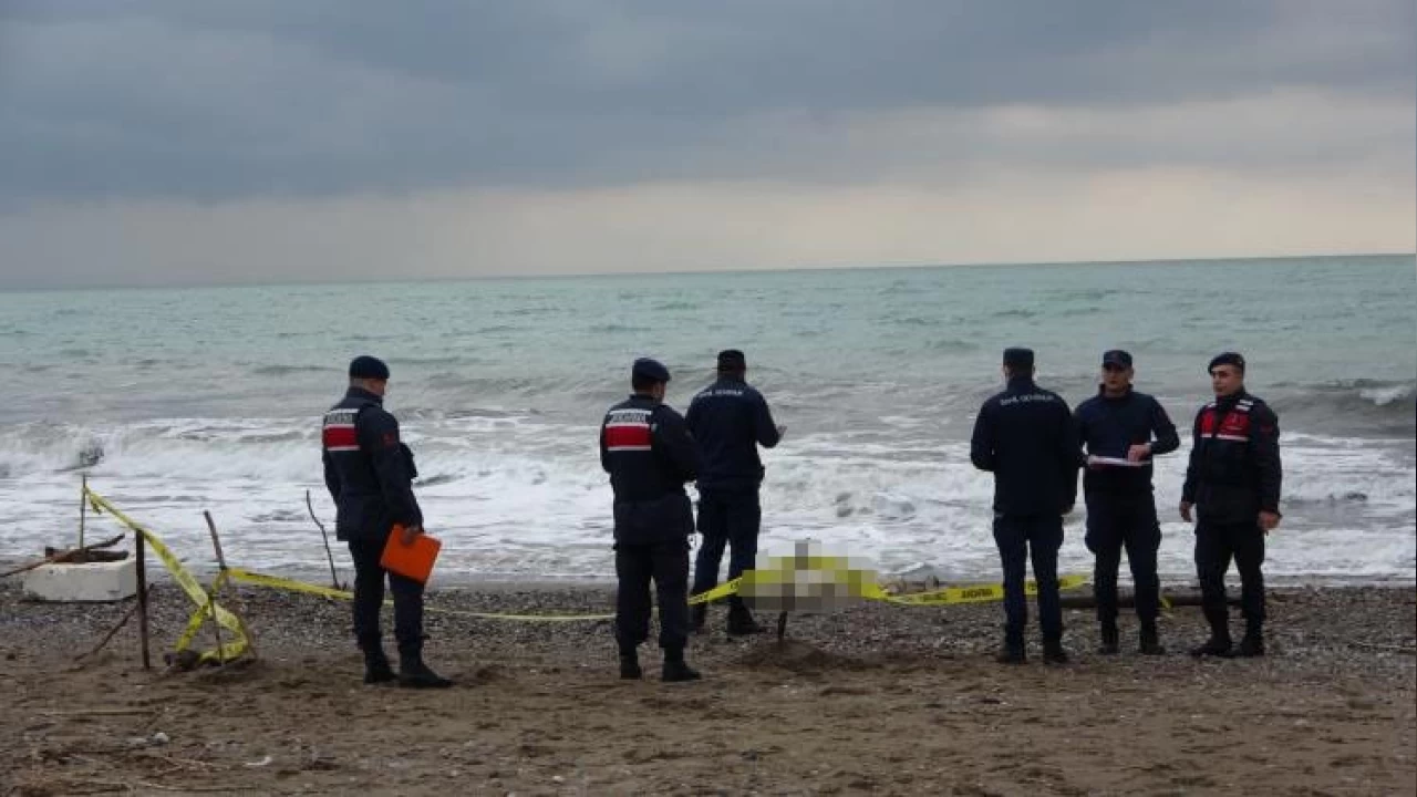 Manavgat'da sahilde kimlii belirsiz 2 erkek cesedi bulundu