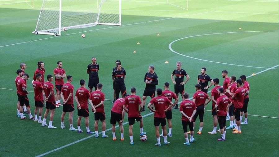 Milli mesai değişikliklerle başladı