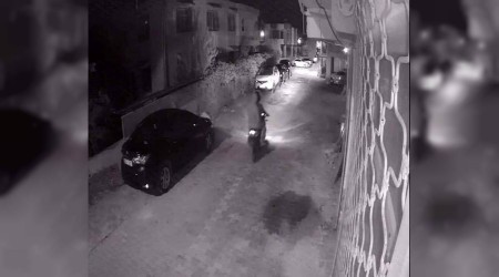 Muhtarın aracı kurşunlandı