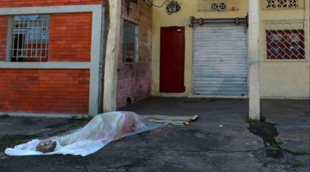 O ülkede evlerden ceset toplanıyor