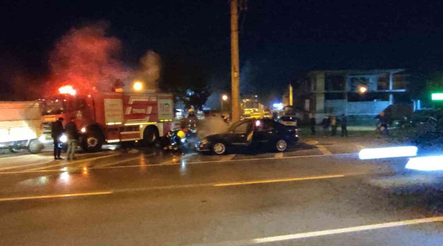 Otomobil adeta alev topuna döndü