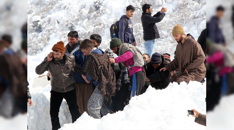 Pakistan'da büyük facia: 101 ölü, 176 yaralı