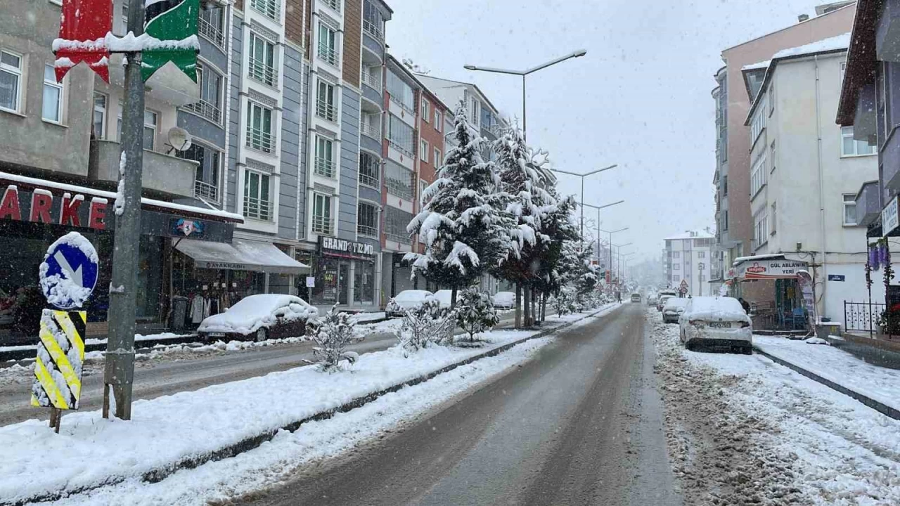 Samsun'un 15 ilesinde eitime 1 gn ara verildi