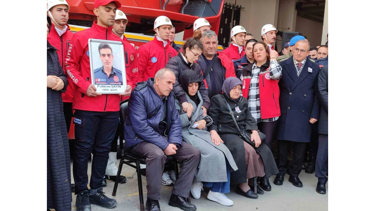 ehit itfaiye eri Furkan Sayn iin Baclar tfaiye stasyonu'nda tren dzenlendi