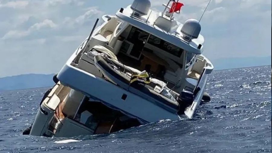 Su alan milyonluk yattaki 10 kişi kurtarıldı