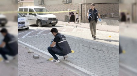 Tartıştığı komşusunu sokakta vurdu