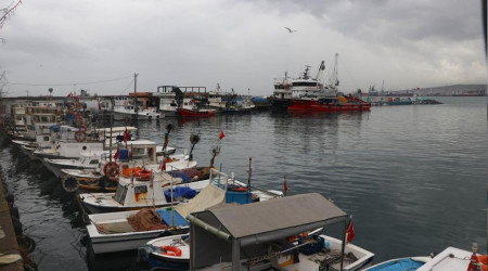 Tekirdağlı balıkçılar poyrazın dinmesini bekliyor