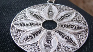 Telkari Sanatı: İnce gümüş veya altın tellerin zarif motiflere dönüşümü