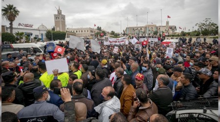 Tunus'ta güvenlik mensupları gösteri düzenledi