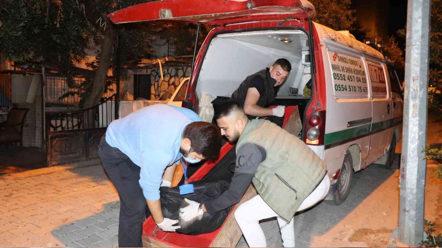 Yaşadığı dairede babası tarafından ölü bulundu