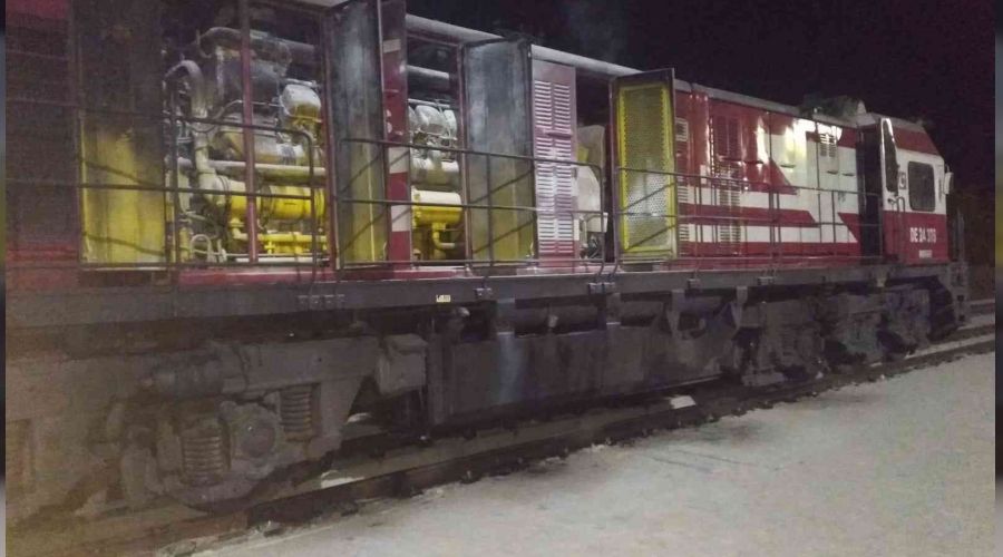 Yük treninin lokomotifinde yangın