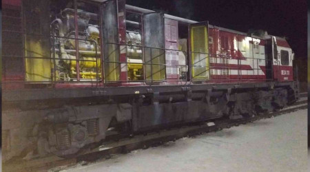 Yük treninin lokomotifinde yangın