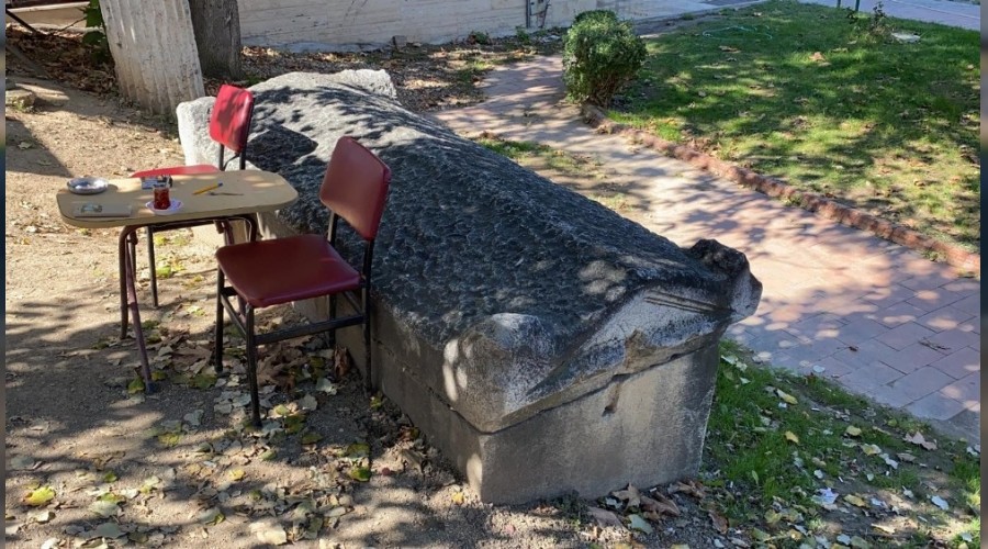 2000 yıllık lahitin hali içler acısı