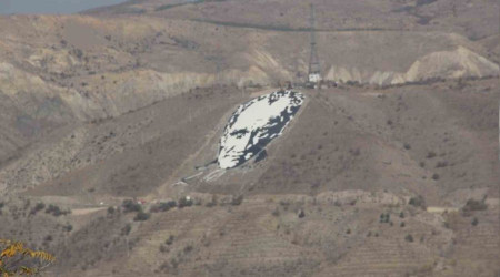 600 ton taşla yapılan ve uzaydan görülebilen Atatürk portresi yenilendi