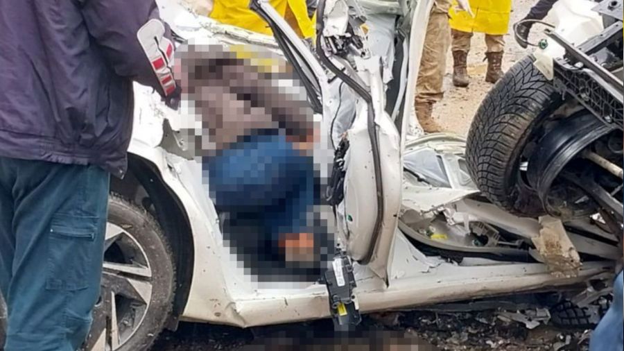 Adana'da otomobilin üzerine kaya parçası düştü: 4 ölü