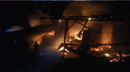 Ahır alev alev yandı: 30 tavuk telef oldu