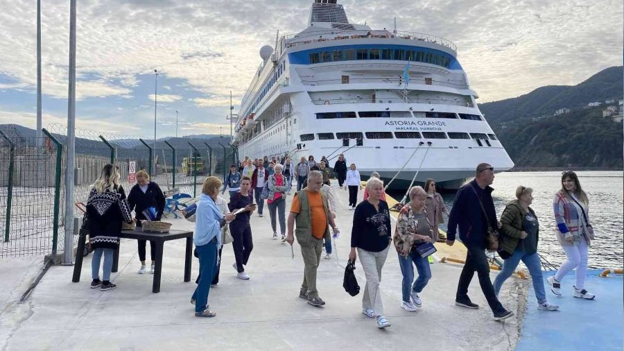 Amasra kruvaziyer gemilerle 3 bin 358 turist ağırladı