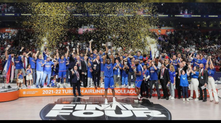 Anadolu Efes kupayla dönüyor