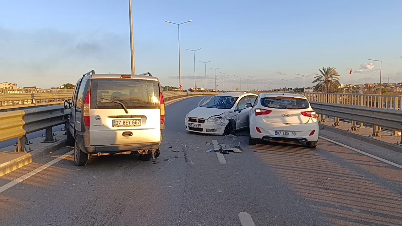 Antalya'da 3 aral zincirleme kaza: 2 yaral