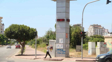 Antalya'da termometreler 46'y gsterdi, sahil ve sokaklar boald