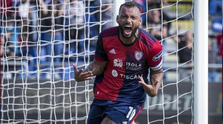 Aslan Joao Pedro'yu bitiriyor